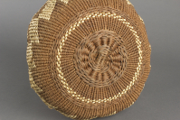 Siletz%20artist%2C%20%3Cb%3E%3Ci%3E%20Basket%3C%2Fi%3E%3C%2Fb%3E%2C%201900%2C%20cedar%20bark%2C%20beargrass%2C%20and%20hazel%20shoots%2C%20The%20Elizabeth%20Cole%20Butler%20Collection%2C%20no%20known%20copyright%20restrictions%2C%202012.25.21